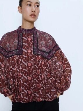 Sheer Floral Pintuck Blouson Top in Burgundy